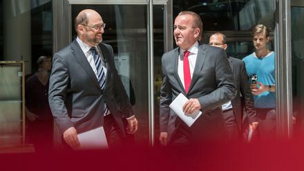 Kanzlerkandidat Martin Schulz und der niedersächsische Innenminister Boris Pistorius äußern sich zur Sicherheitspolitik der SPD.
