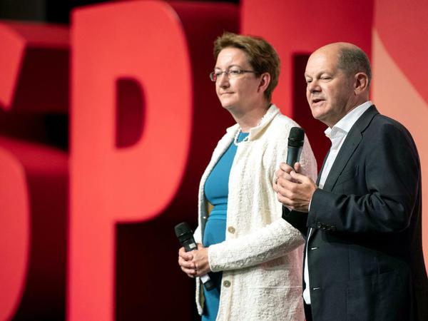 Olaf Scholz und Klara Geywitz nehmen an einer SPD-Regionalkonferenz zur Vorstellung der Kandidaten für den Vorsitz der SPD teil. 