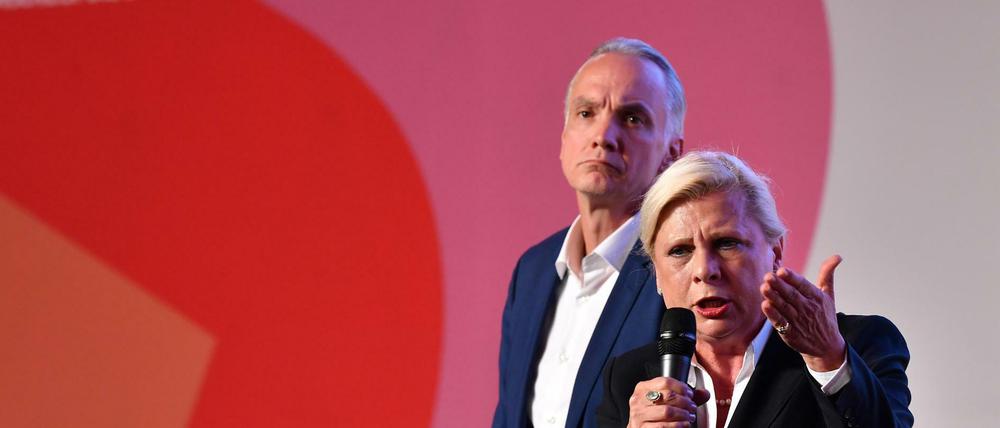 Thüringen, Erfurt: Hilde Mattheis und Dierk Hirschel stellen sich in einer Regionalkonferenz den Thüringer SPD-Mitgliedern vor.
