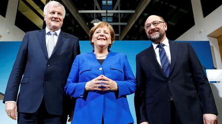 Erleichtert: Nach mehr als 24 Verhandlungen präsentieren Horst Seehofer (CSU), Angela Merkel (SPD) und Martin Schulz (SPD) das Sondierungsergebnis.