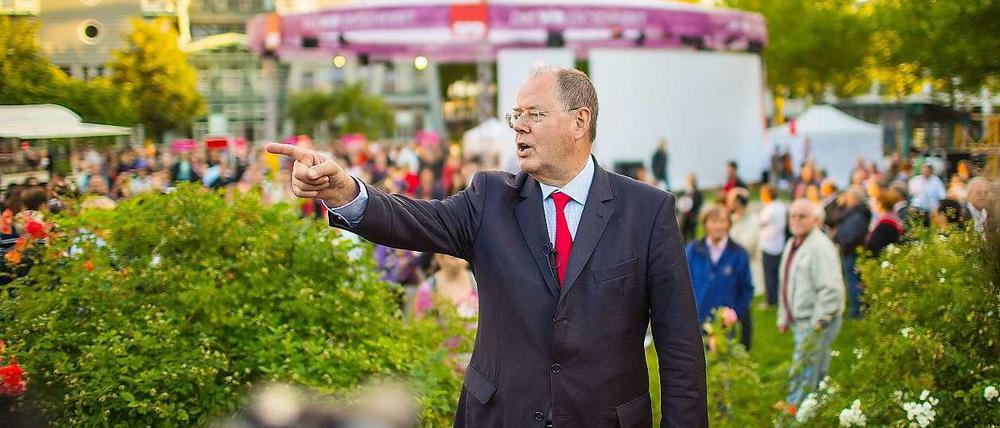 Locker unters Volk. Die SPD präsentiert ihren Kanzlerkandidaten Peer Steinbrück als lässigen Redner.