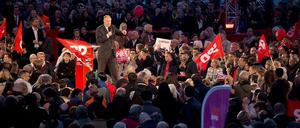 SPD-Kanzlerkandidat beim Start in den Wahlkampf-Endspurt am Berliner Alexanderplatz