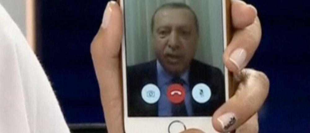Schon jetzt eine historische Aufnahme: Erdogan im Facetime-Gespräch mit CNN Türk.
