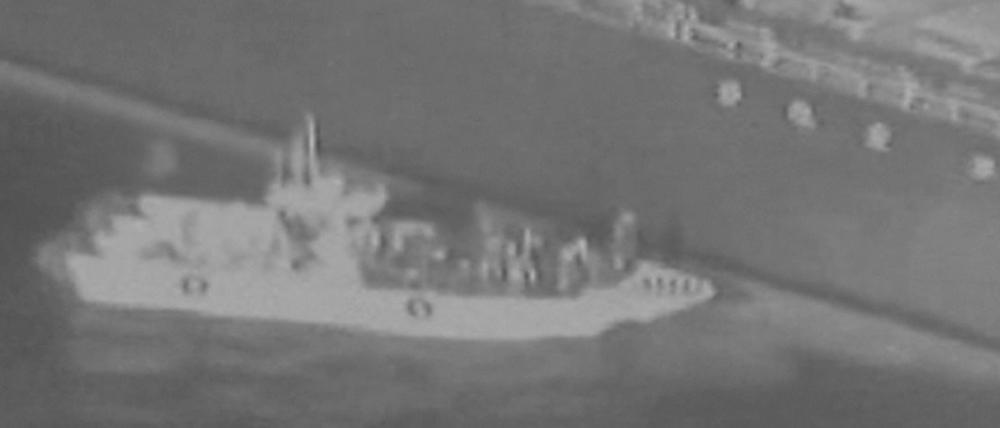 Ein Foto des US-Militärs, das Irans Schuld an den Angriffen auf Öltanker belegen soll 