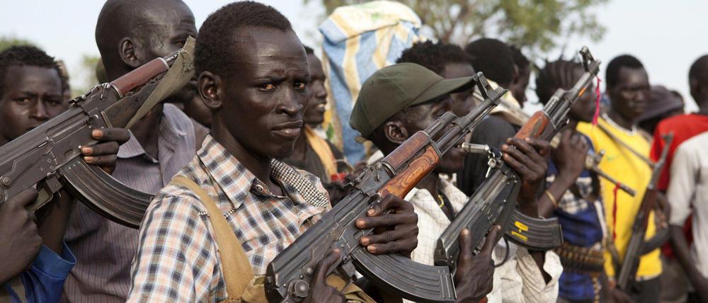 Bewaffnete Regierungsgegner im Südsudan im April.