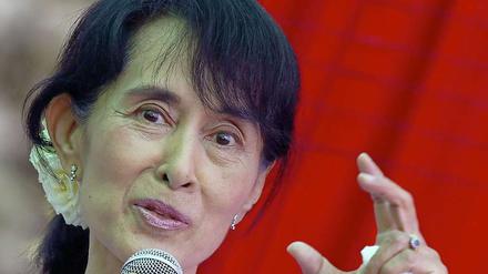 "Ich bin sehr glücklich", sagte Aung San Suu Kyi, nachdem sie am Mittwoch im Parlament als Abgeordnete vereidigt wurde.