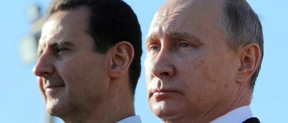 Syriens Präsident Assad (r.) ist immer noch im Amt. Den Krieg hat er für sich entschieden – durch Russlands militärische Schlagkraft.