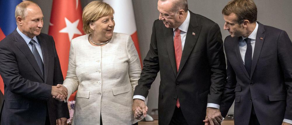 Hand in Hand für Syriens Zukunft. Wladimir Putin, Angela Merkel, Recep Tayyip Erdogan und Emmanuel Macron (v.l.n.r.) beim Treffen in Istanbul.