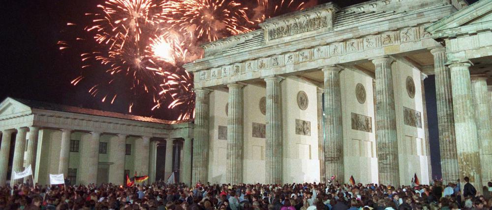 Am Brandenburger Tor feierten rund eine Million Menschen am 3. Oktober 1990 die deutsche Wiedervereinigung. 