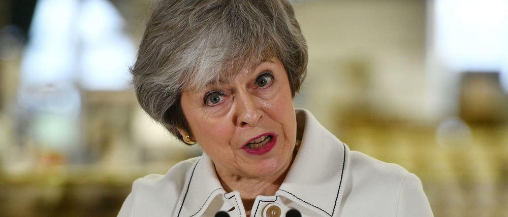 Die britische Premierministerin spricht am Montag vor Arbeitern in der Brexit-Hochburg Stoke-on-Trent und warnt vor den Folgen einer Ablehnung der Vereinbarung.