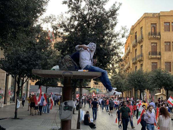 Die Demonstranten sind überall im Libanon unterwegs.