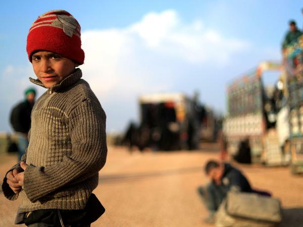 Schutzbedürftig. Erst jüngst haben sich viele Eltern und ihre Kinder vor Gefechten in Sicherheit bringen müssen. Im Osten Syriens versuchen kurdische Einheiten, die letzte Bastion des "Islamischen Staat" zu erobern.