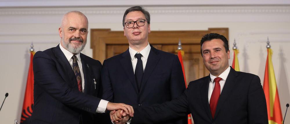 Albaniens Regierungschef Rama, Serbiens Präsident Vucic und Nordmazedoniens Premierminister Zaev (v.l.n.r.) vergangene Woche im serbischen Novi Sad.