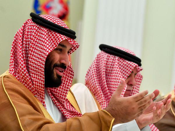 Thronfolger Mohammed bin Salman (l.) will sein Land modernisieren. Doch mit politischen Reformen hat er nichts im Sinn.