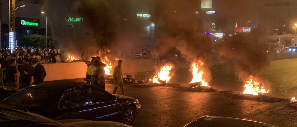 In der Nacht zu Freitag brannte es in den Straßen von Beirut.