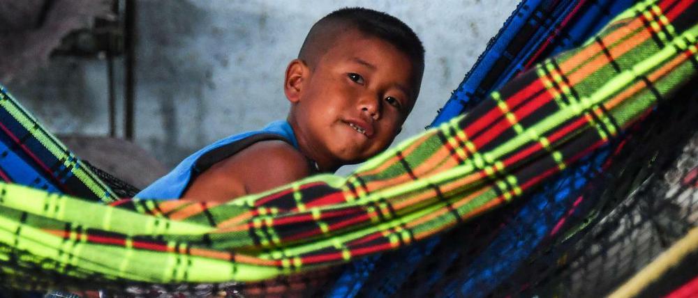 Ein Kind aus Venezuela hat in Pacaraima, Brasilien, Zuflucht gefunden.