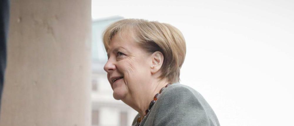 Kanzlerin Angela Merkel (CDU) auf dem Weg zu den Jamaika-Sondierungsgesprächen. 