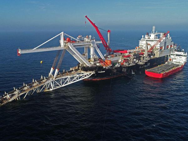 Ein Schiff des Unternehmens „Allseas“ in der Ostsee. Das Unternehmen ist von US-Sanktionen betroffen. 