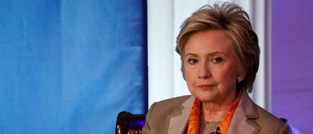 Hillary Clinton meldet sich mit der Initiative "Onward Together" zurück.