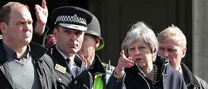 Dort ist es passiert. Die britische Premierministerin Theresa May am Donnerstag in Salisbury, wo Sergej Skripal und seine Tochter am 4. März auf einer Parkbank gefunden worden waren. 