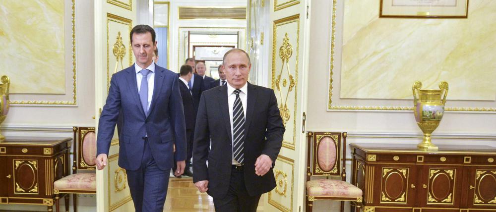 Russlands Präsident Putin (rechts) unterstützt Syriens Machthaber Assad.