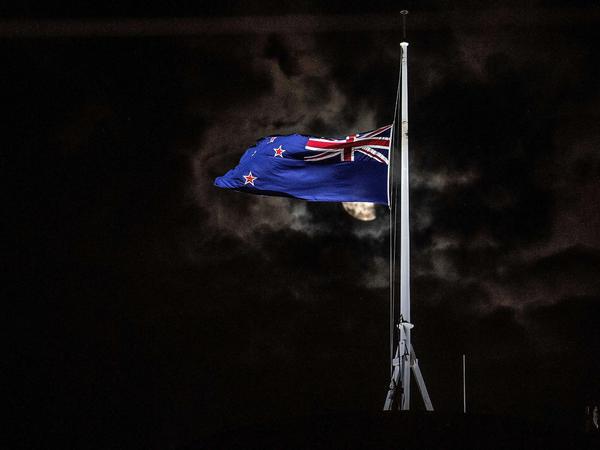 Auf Halbmast. Neuseeland trauert um die Opfer des Terroranschlags. 