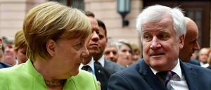 Im Widerstreit über das Flüchtlingsthema vereint: Angela Merkel und Horst Seehofer.