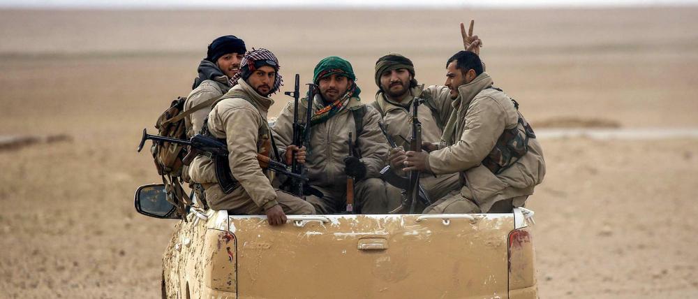 Syrische Kämpfer im Einsatz gegen die Terrormiliz IS 