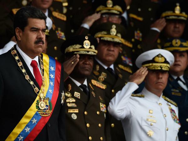 Venezuelas Präsident Nicolas Maduro bei einer Parade der Nationalgarde in Caracas. 