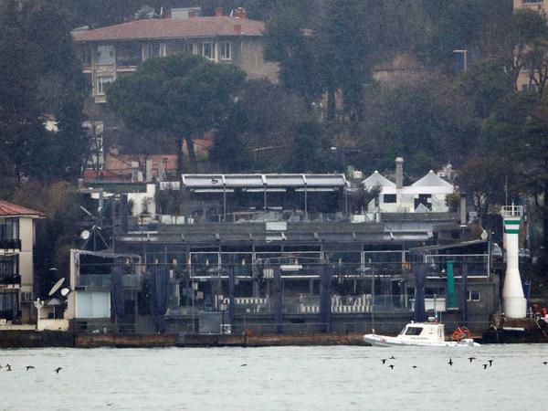 Am Morgen danach: Der Nachtclub Reina in Istanbul, am Ufer des Bosporus. In der Neujahrsnacht war der Club Schauplatz einer bewaffneten Attacke mit vielen Toten und Verletzten.