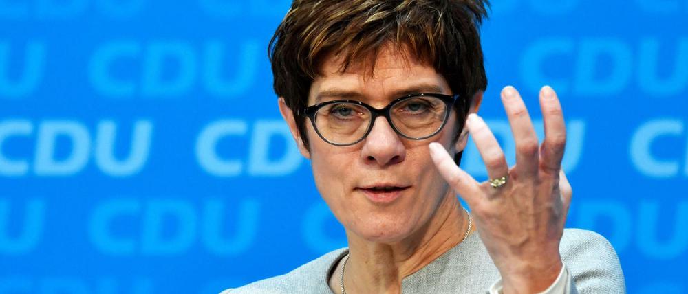CDU-Chefin Annegret Kramp-Karrenbauer will die Unternehmen entlasten, aber moderne Wirtschaftspolitik wäre das nicht.