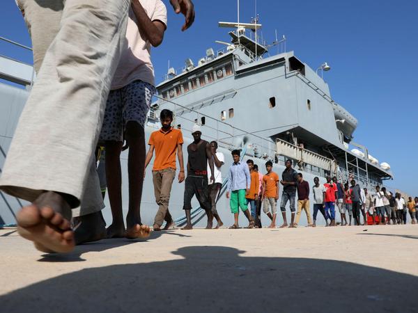 Zurück in Libyen. Die Küstenwache hat Bootsflüchtlinge davon abgehalten, über das Meer Richtung Europa zu gelangen.