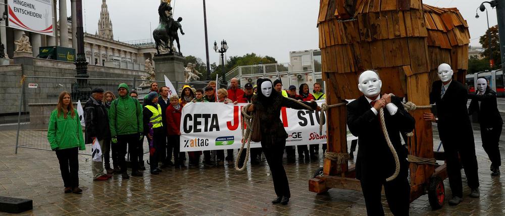 Anti-Ceta-Demonstartion vor dem österreichischen Parlament in Wien.