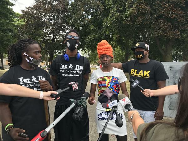 Porche Bennett mit anderen "Black Lives Matter"-Aktivisten in Kinosha/Wisconsin.