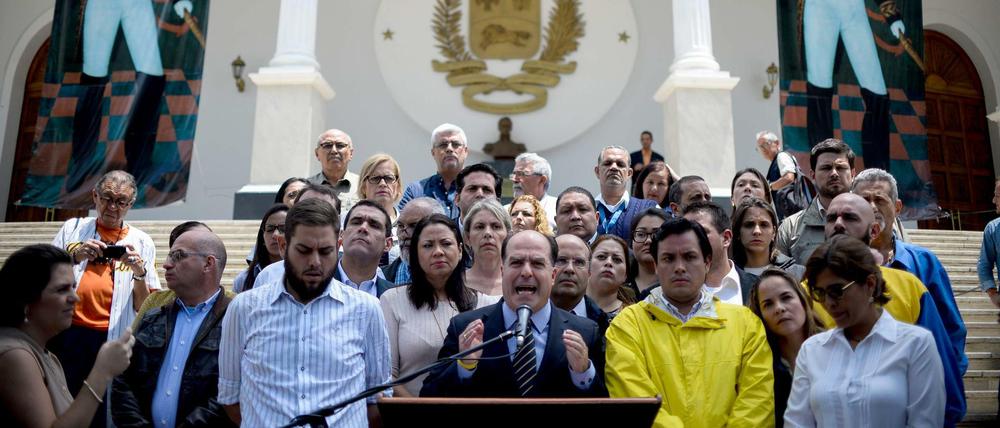 Zu recht aufgebracht. Der Präsident von Venezuelas entmachteter Nationalversammlung spricht in Caracas.