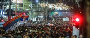 Tausende protestierten am Samstag in Belgrad gegen Präsident Vucic