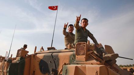 Türkische Truppen auf dem Vormarsch in Syrien