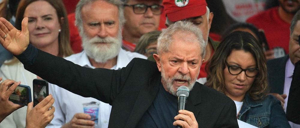 Erst einmal frei: Brasiliens Ex-Präsident Lula vor Anhängern