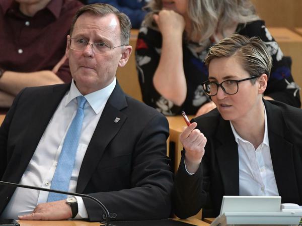 Ministerpräsidentenwahl im Erfurter Landtag: die thüringischen Linke-Politiker Bodo Ramelow und Susanne Hennig-Wellsow.
