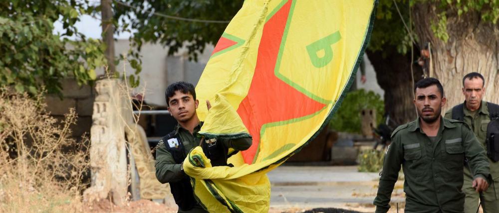 Kämpfer der syrischen Kurden im Grenzgebiet zur Türkei 