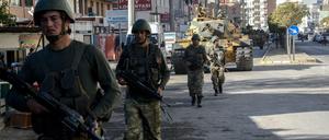 Die türkische Armee setzt auch Panzer und Hubschrauber gegen die PKK ein.