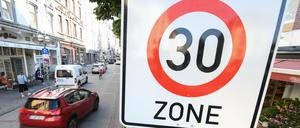 Ein Verkehrsschild weist auf eine Tempo 30-Zone hin. Sieben deutsche Großstädte wollen in einem Politprojekt schon bald großflächig Tempo 30 testen.