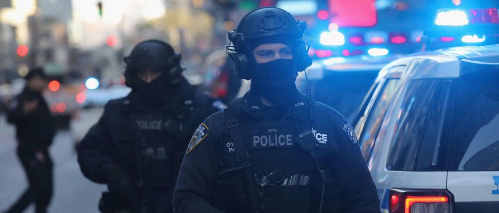 Polizisten patrouillieren in New York 