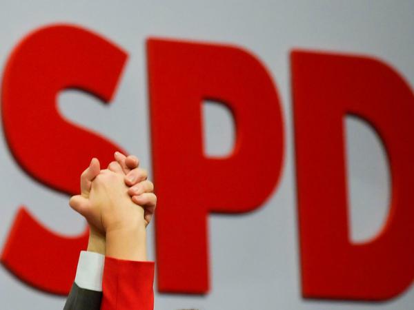 Vorwärts! SPD-Chefin Esken hat in einem Interview einen „demokratischen Sozialismus“ vorgeschlagen. Auch Enteignungen und Vergesellschaftungen seien als Instrumente vorstellbar.