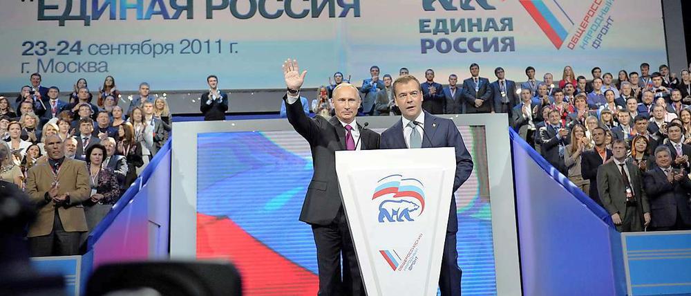 Russlands Präsident Dmitri Medwedew und Premierminister Wladimir Putin sind zwei, die sich verstehen und gegenseitig unterstützen.
