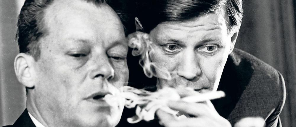 Die SPD-Legenden Willy Brandt (l) und Helmut Schmidt.