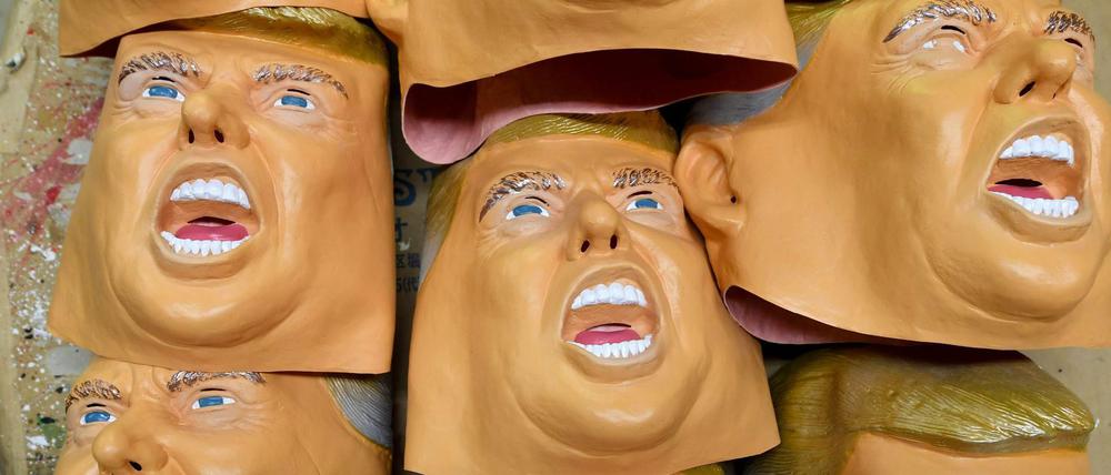 Donald Trump könnte überall sein - Masken zeigen sein Gesicht.
