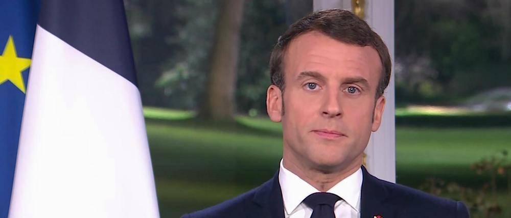 Der französische Präsident Emmanuel Macron hält trotz der wochenlangen Streiks an der geplanten Rentenreform fest. 