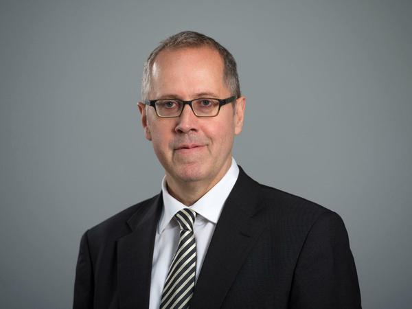 Thomas Eigenthaler ist Bundesvorsitzender der Deutschen Steuer-Gewerkschaft, welche die Steuerbeamten vertritt. 