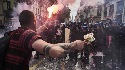 Teils friedlich, teils gewalttätig gingen Hunderttausende in den vergangenen Tagen in Frankreich auf die Straße. 
